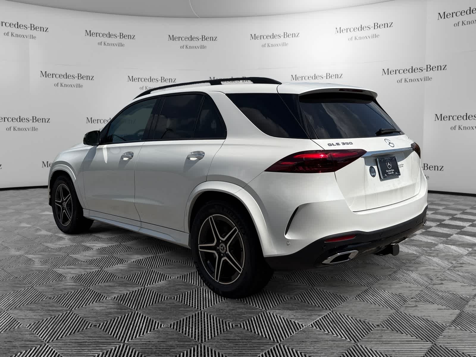New 2026 MANUFAKTUR Moonlight White Metallic Mercedes-Benz GLE 350 image 3