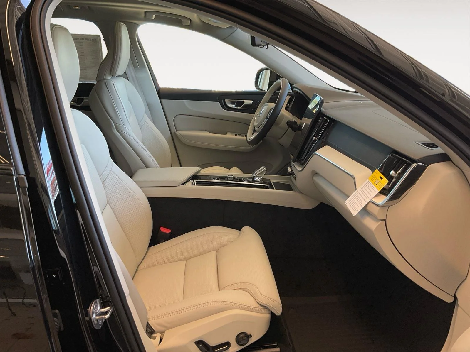 2026 Volvo XC60 Ultra - Photo 14