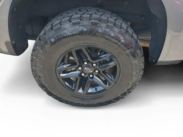 Used 2021 SATIN STEEL METALLIC Chevrolet LT Trail Boss image 31
