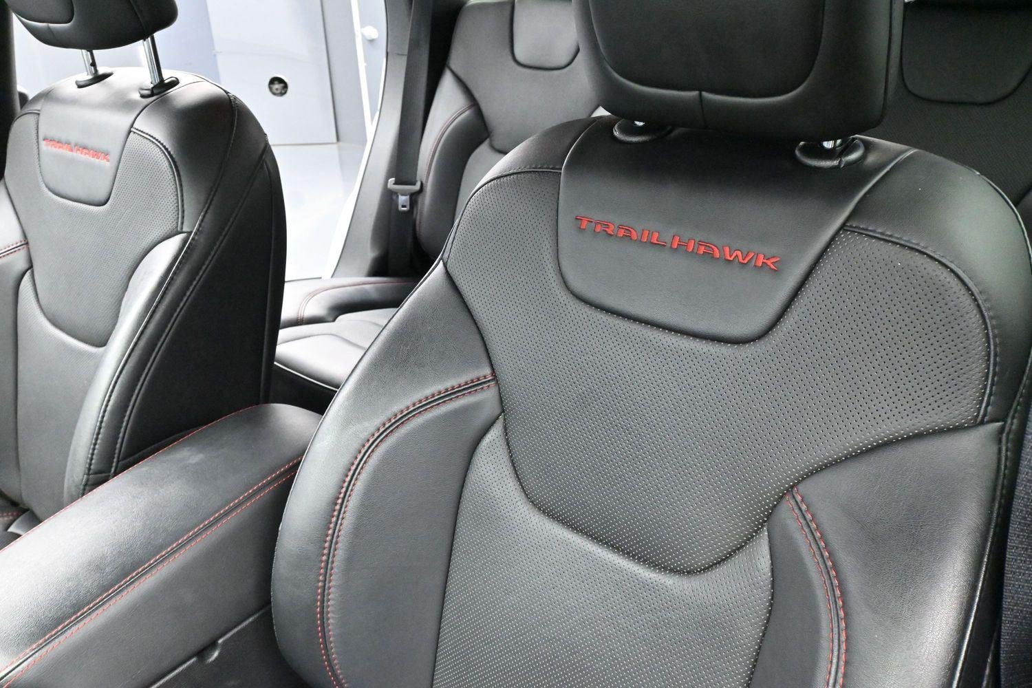 Used 2022 Bright White Clearcoat Jeep Trailhawk image 16