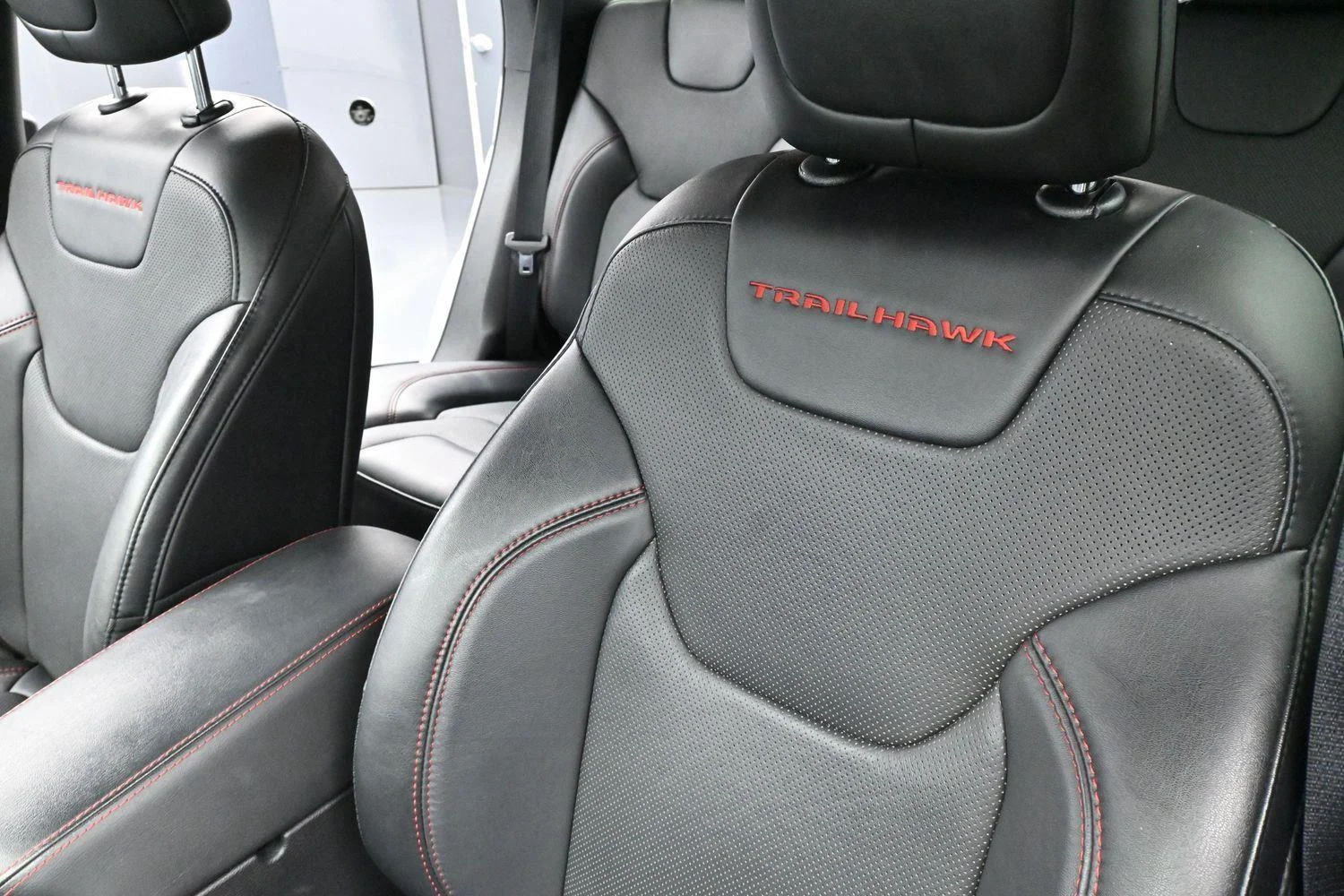 Used 2022 Bright White Clearcoat Jeep Trailhawk image 16