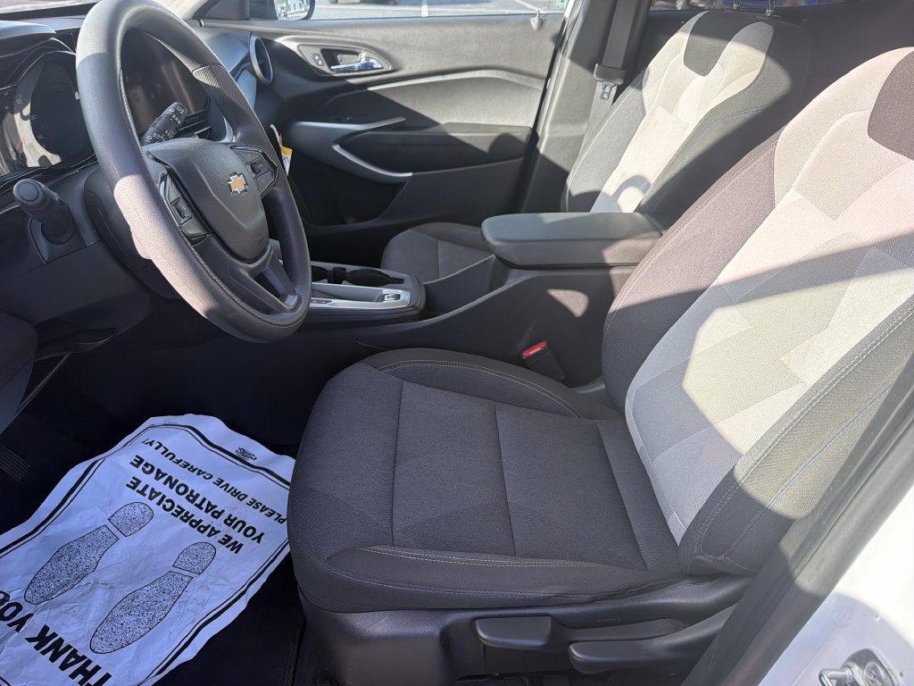 Used 2025 White Chevrolet LS image 13