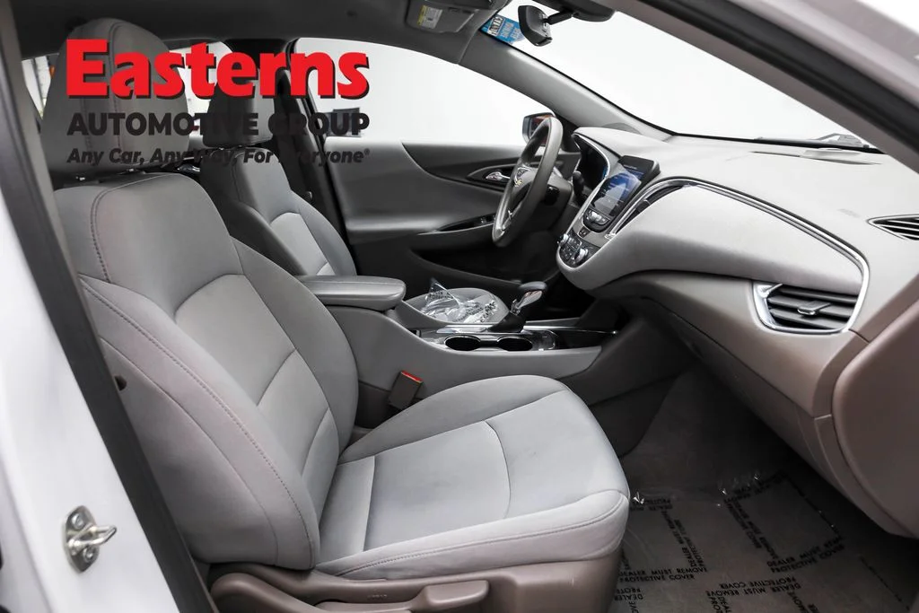 Used 2021 White Chevrolet LT image 23