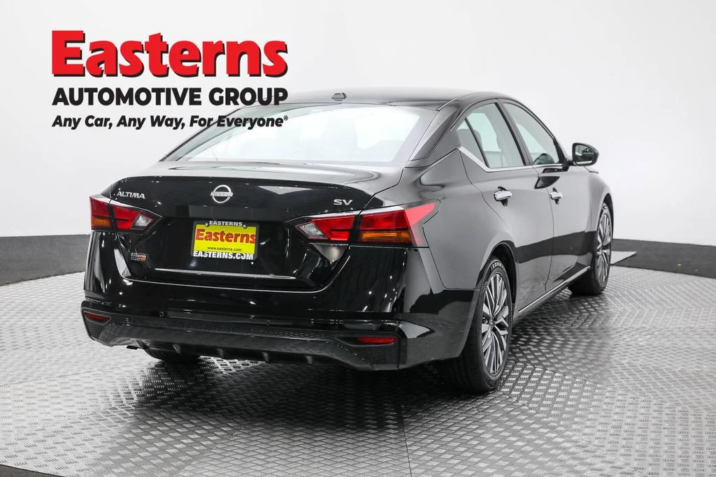 Used 2024 Black Nissan 2.5 SV image 5