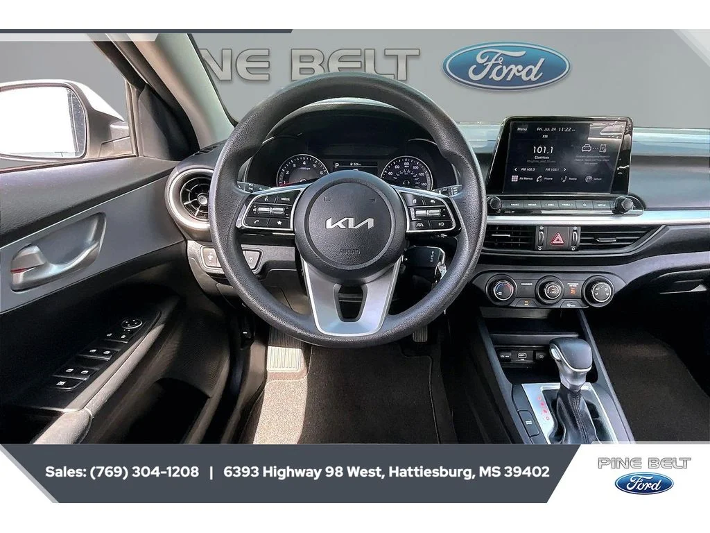 Used 2024 Snow White Pearl Kia LXS image 5