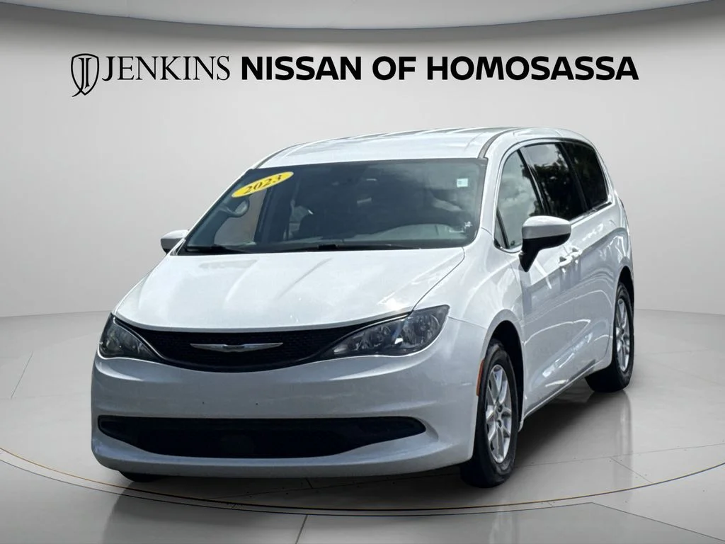 Used 2023 White Chrysler LX image 15