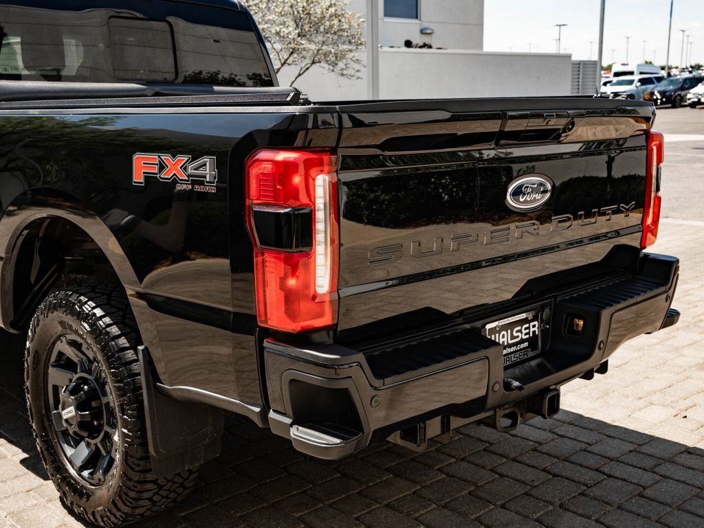 Used 2023 Agate Black Metallic Ford LARIAT image 19