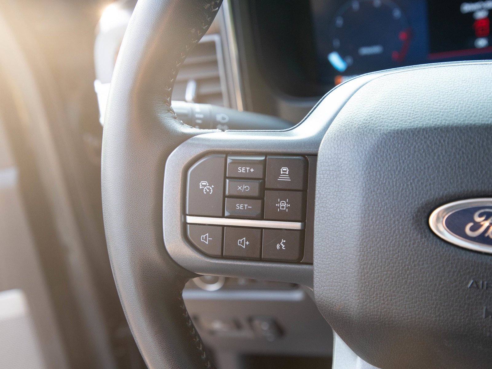 Used 2024  Ford  image 29