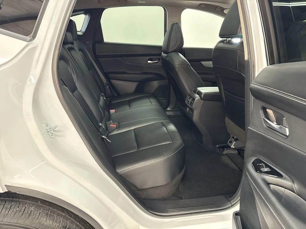 Used 2025 White Pearl Nissan SL image 18