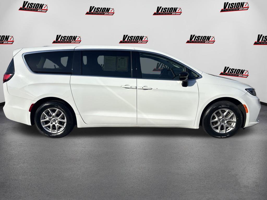 Used 2024 White Chrysler Touring L image 4