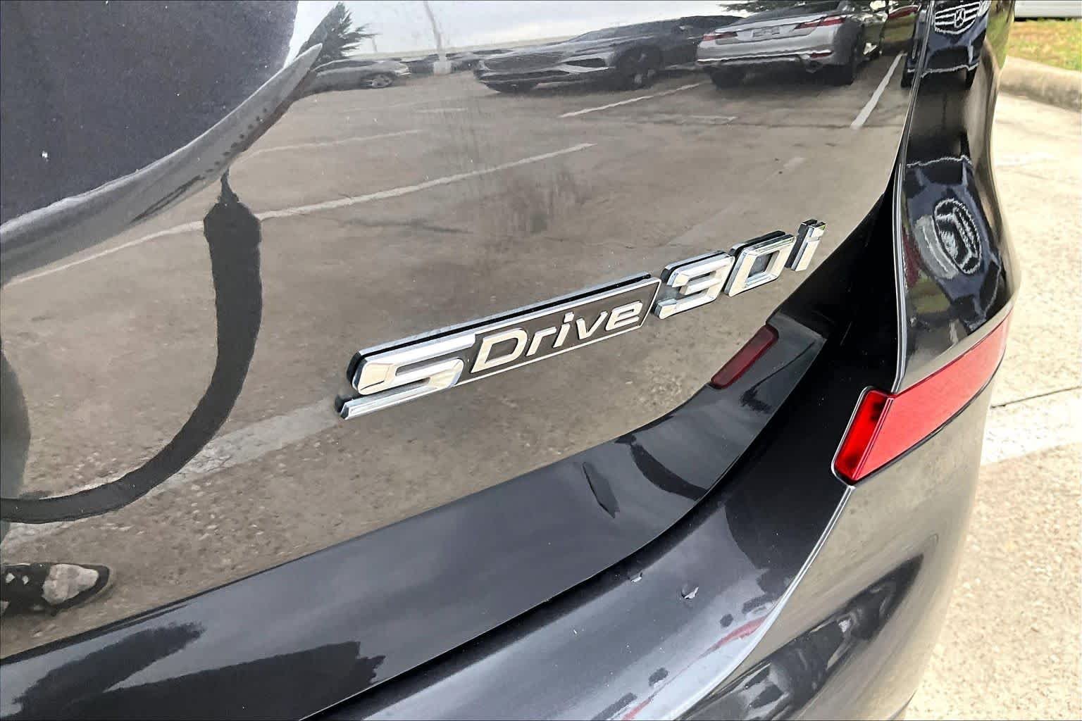 Used 2020 Dark Graphite Metallic BMW sDrive30i image 10