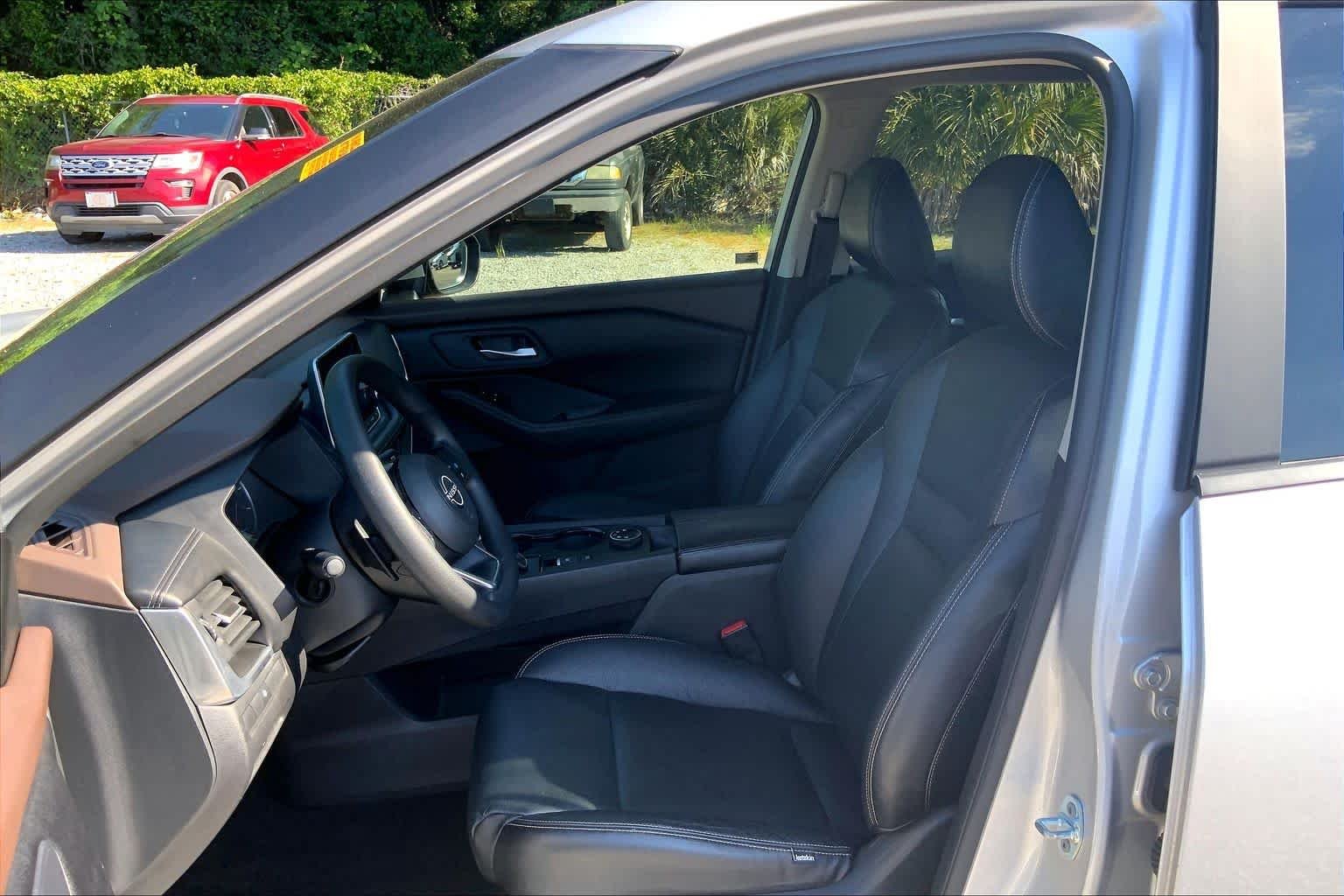 Used 2023 Brilliant Silver Metallic Nissan SV image 8
