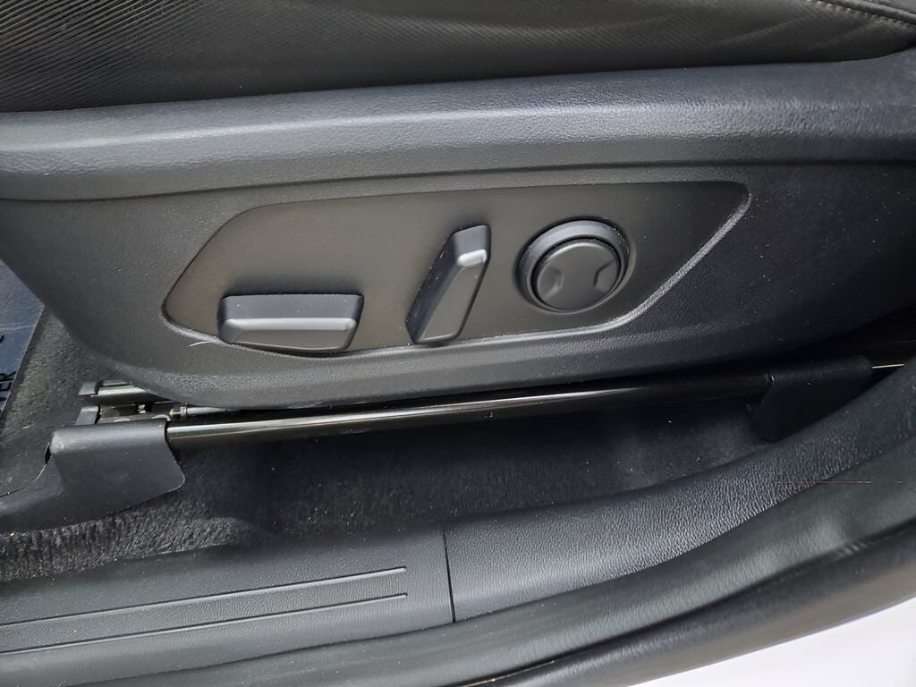 Used 2023 White Kia X-Line EX image 16