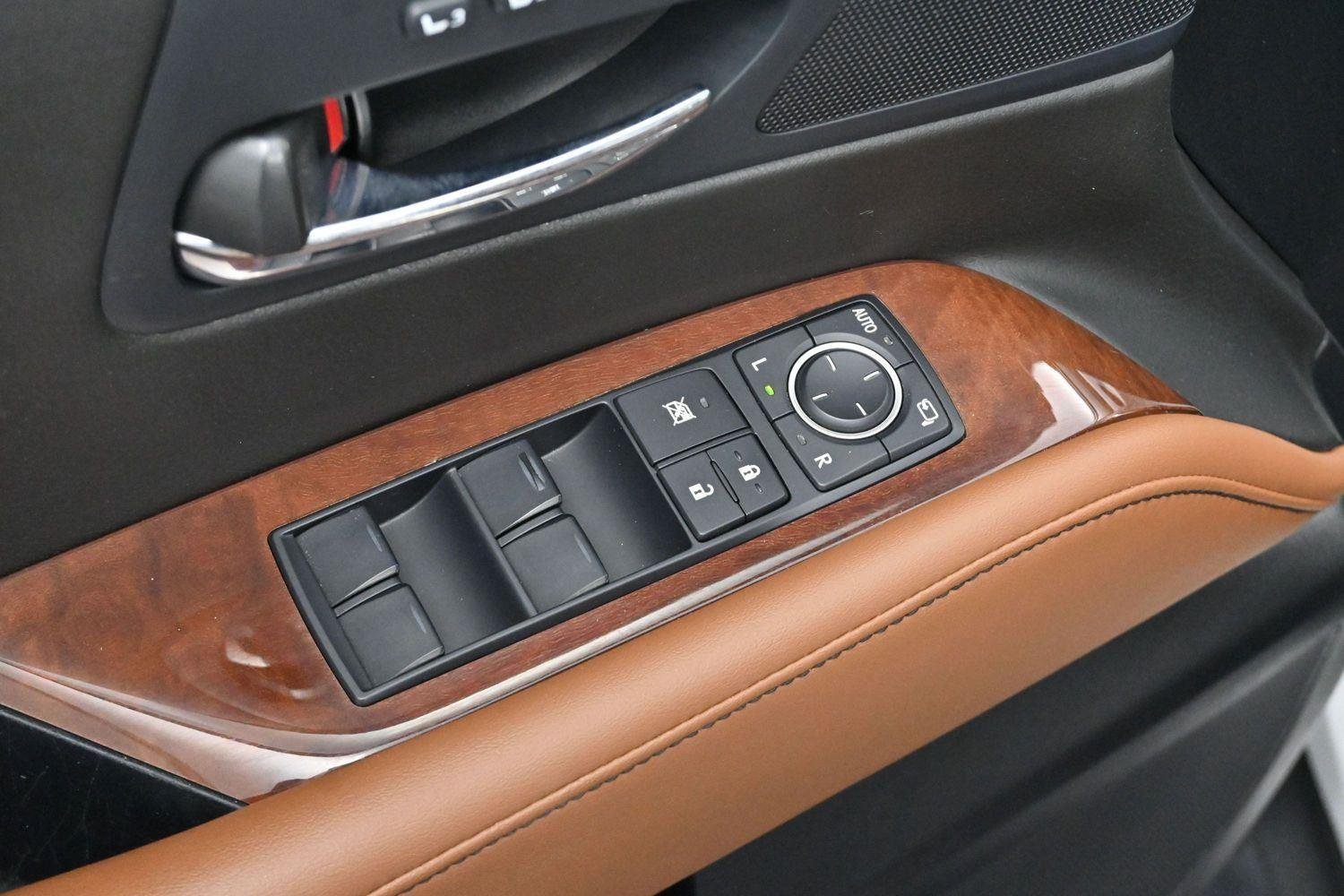 Used 2015 Starfire Pearl Lexus Base image 10