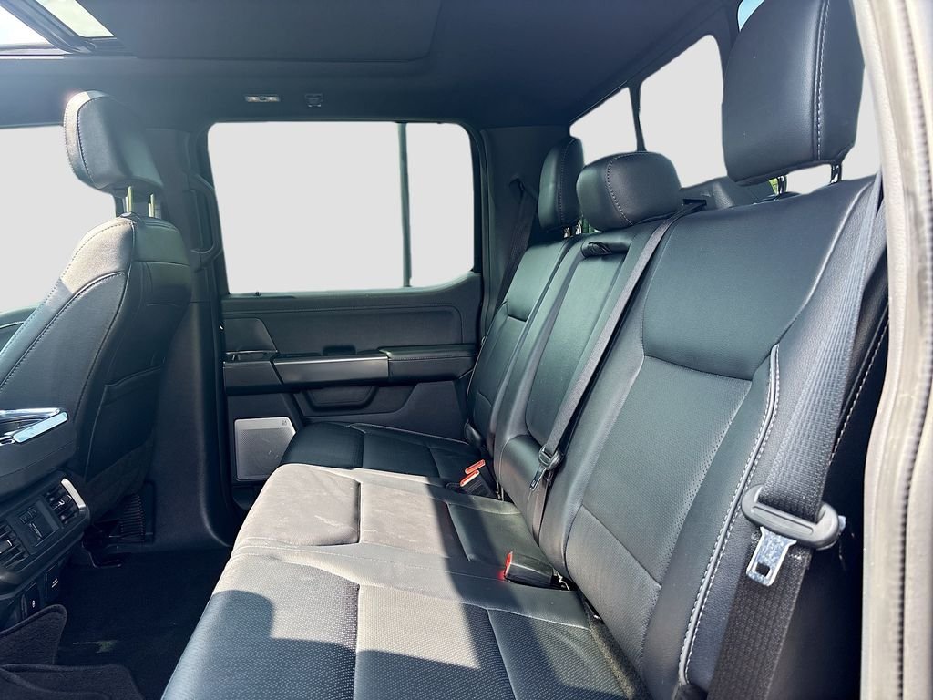 Used 2024  Ford Lariat image 15