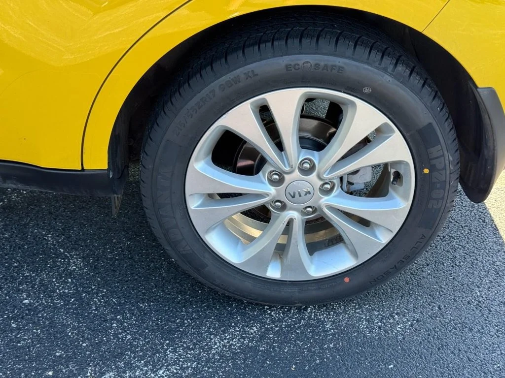 Used 2014 Yellow Kia Plus image 8