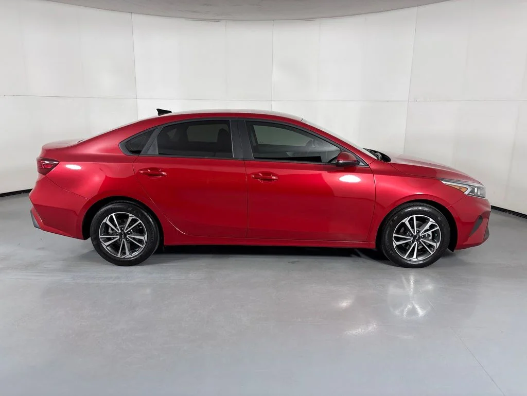 Used 2024 Red Kia LXS image 9
