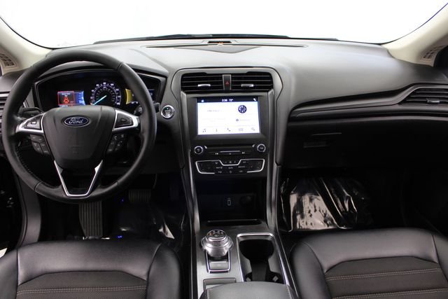 Used 2018 Shadow Black Ford SE image 21