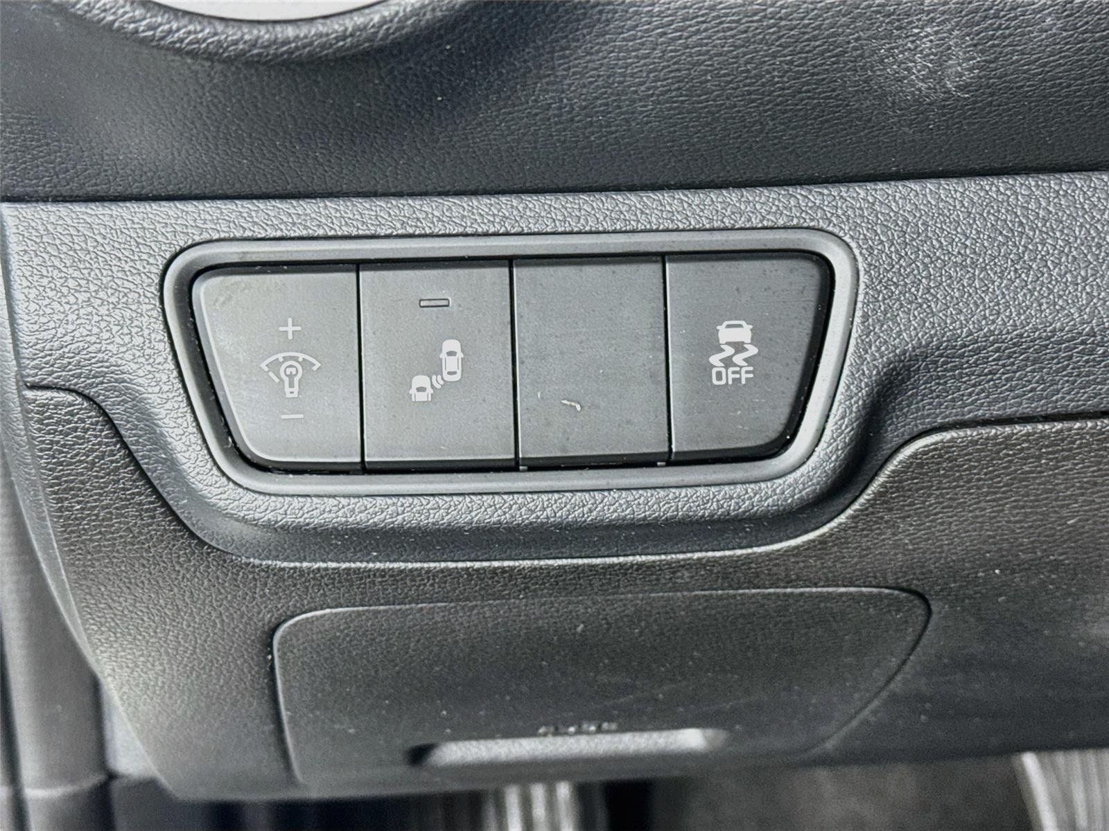 Used 2023 Snow White Pearl Kia LXS image 10