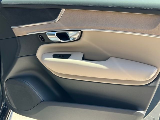 2025 Volvo XC90 Core - Photo 28