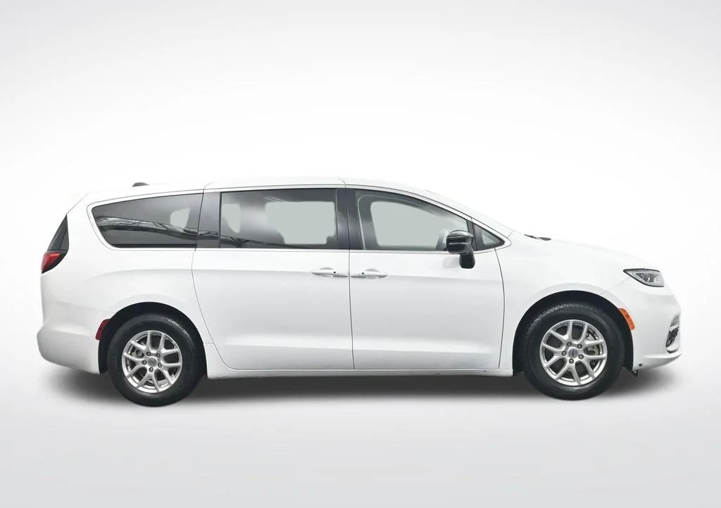 Certified Used 2024 Bright White Clearcoat Chrysler Touring L image 4