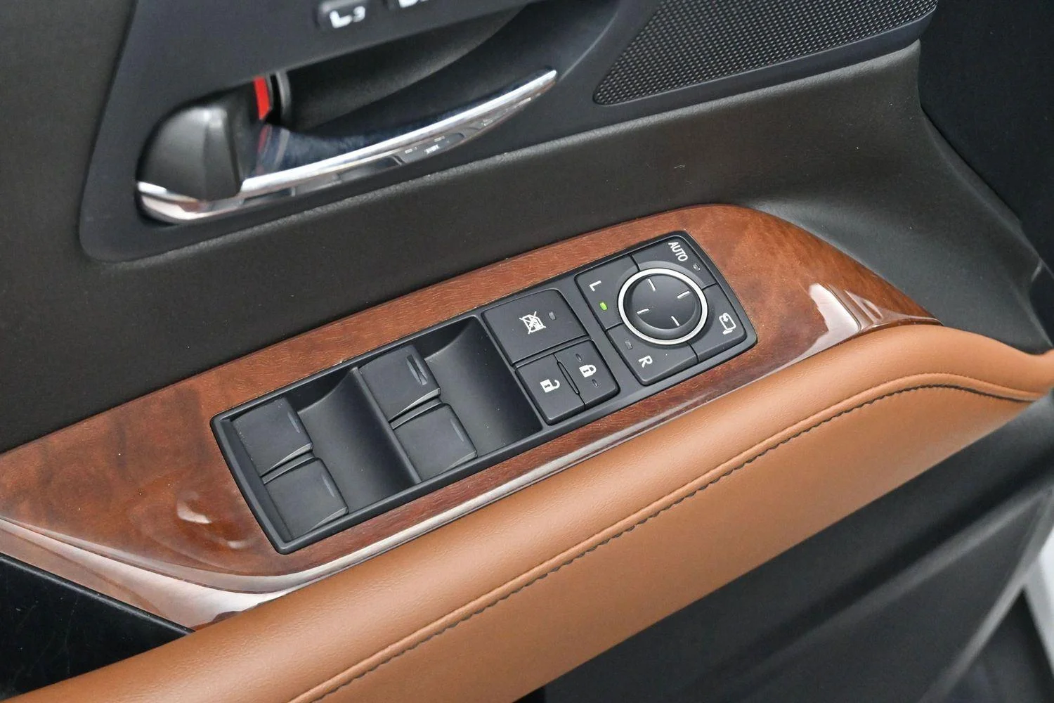 Used 2015 Starfire Pearl Lexus FWD image 10