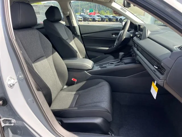 New 2026 Urban Gray Pearl Honda SE image 11