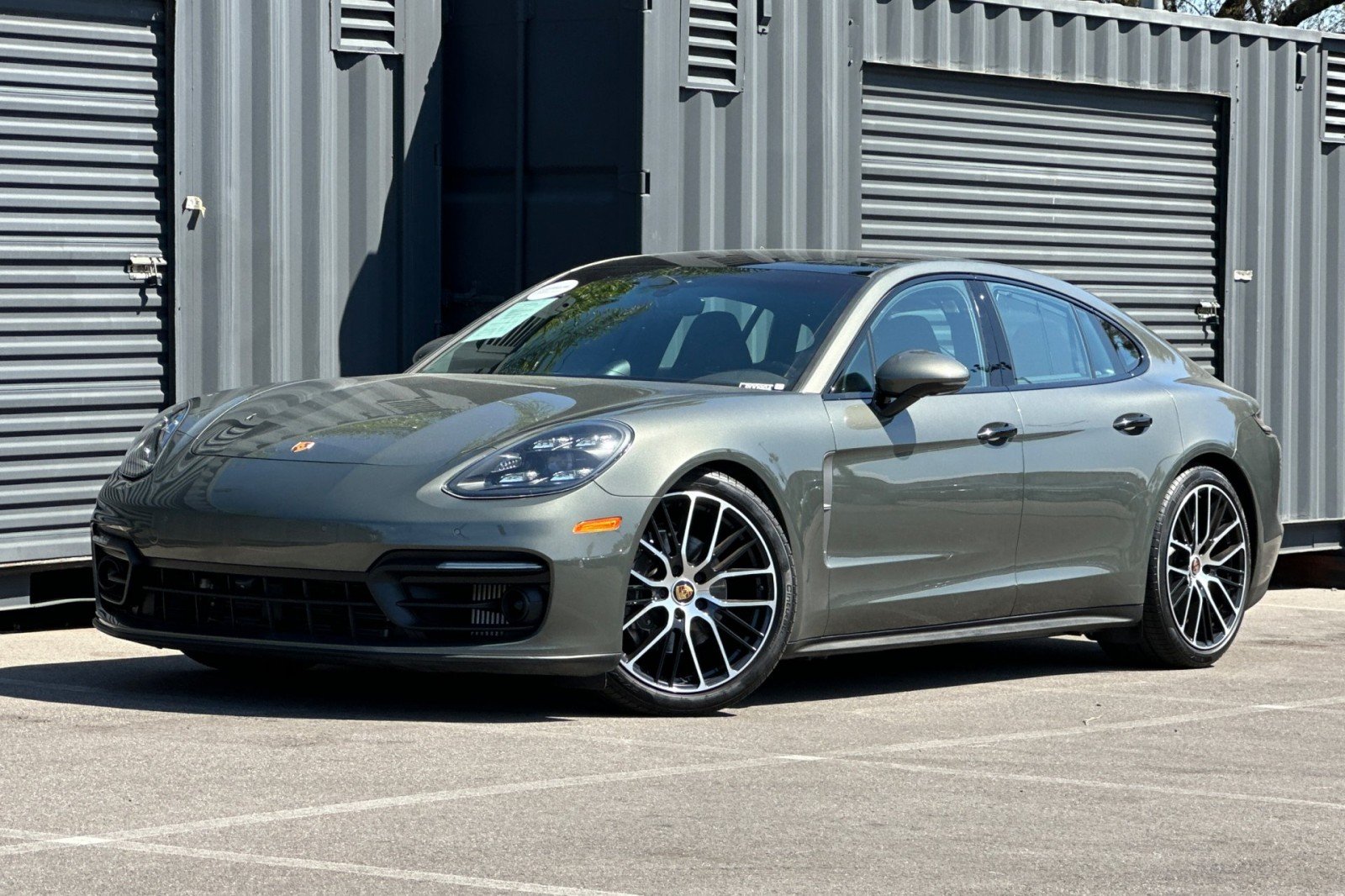 2023 Porsche Panamera Platinum Edition