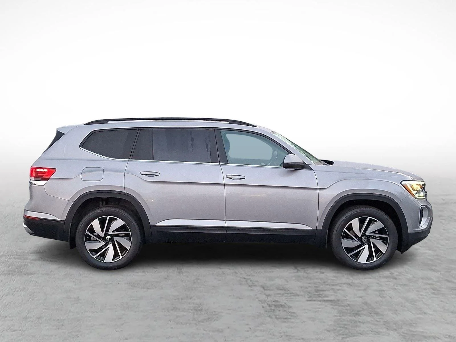 2026 Volkswagen Atlas SE w/Tech - Photo 7