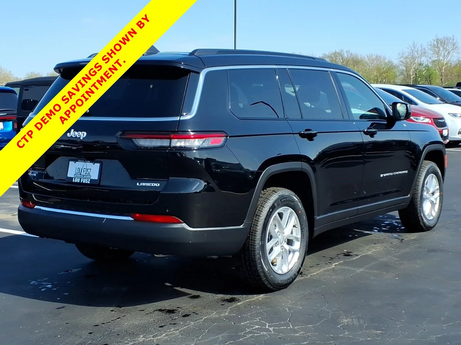 New 2026 Diamond Black Crystal Pearlcoat Jeep Laredo X image 19