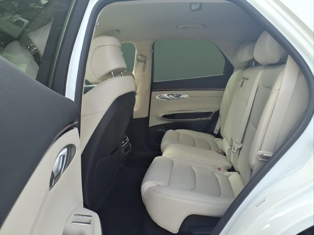 New 2027 White Genesis 2.5T image 10