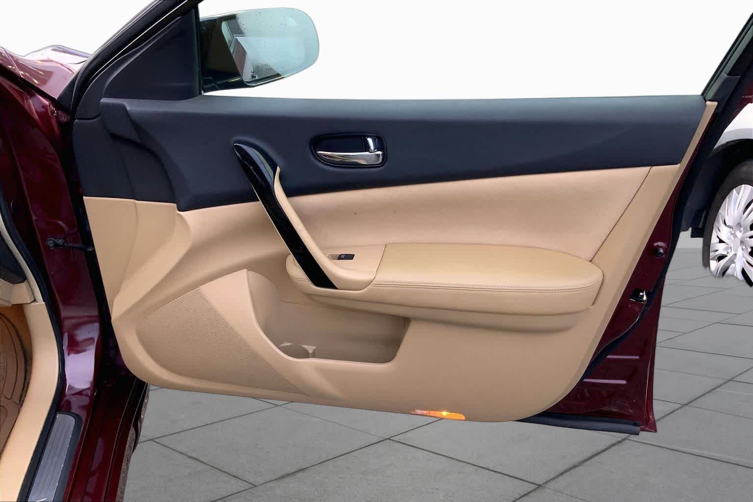 Used 2011 Tuscan Sun Metallic Nissan 3.5 S image 21