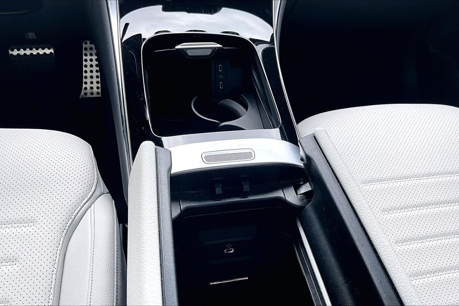 Used 2026 Polar White Mercedes-Benz GLC 300 image 35