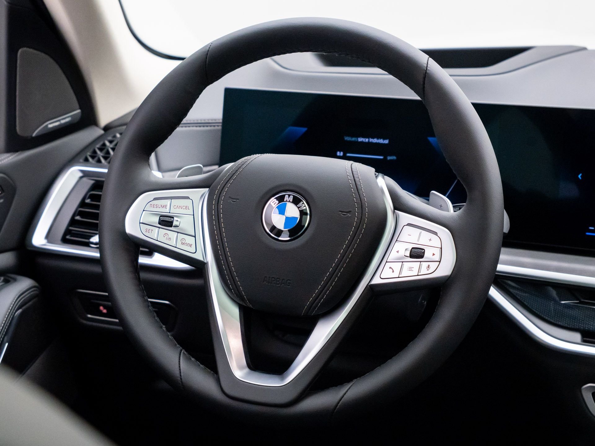 New 2026 Mineral White Metallic BMW xDrive40i image 12