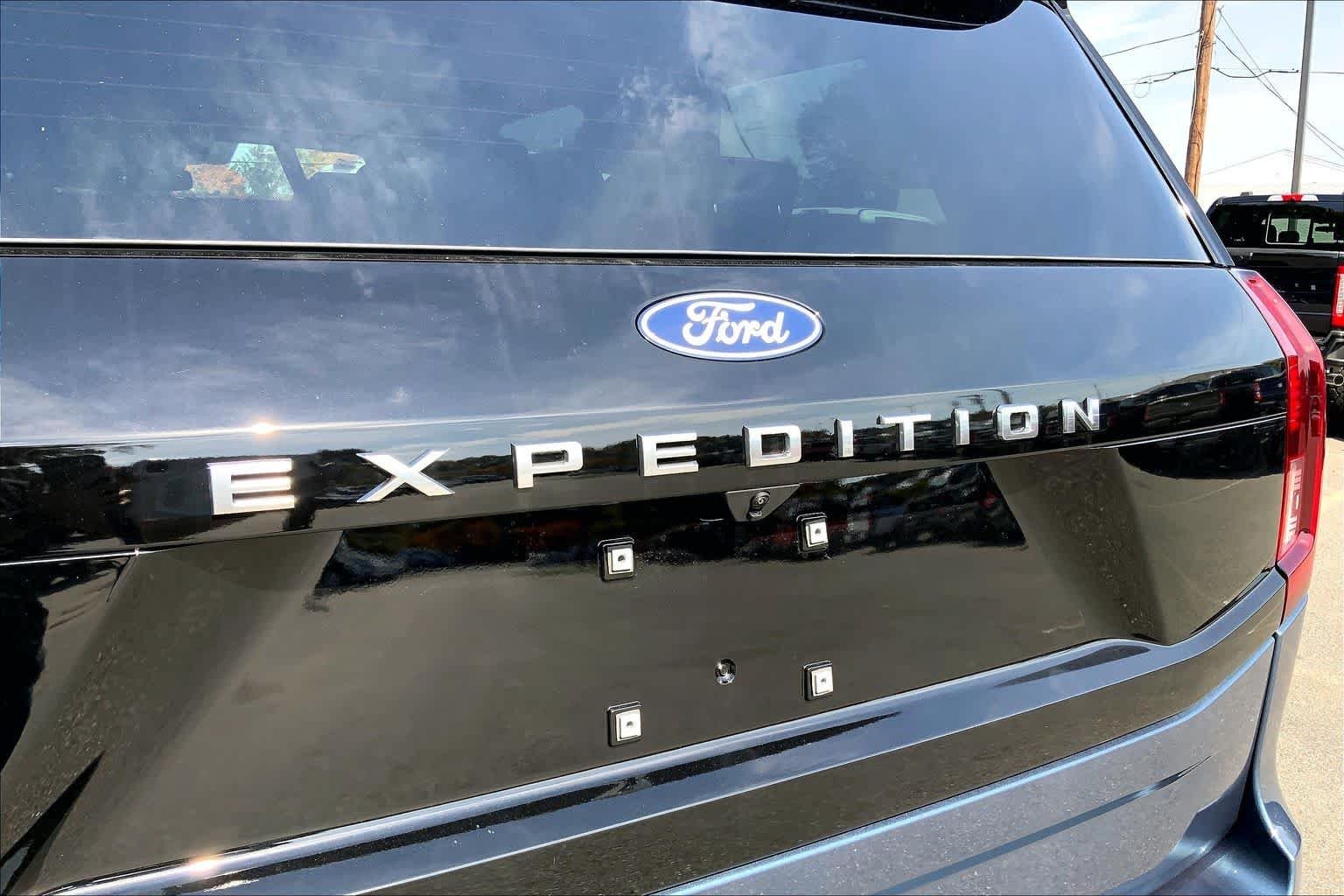 New 2027 Nocturnal Blue Metallic Ford Active image 6
