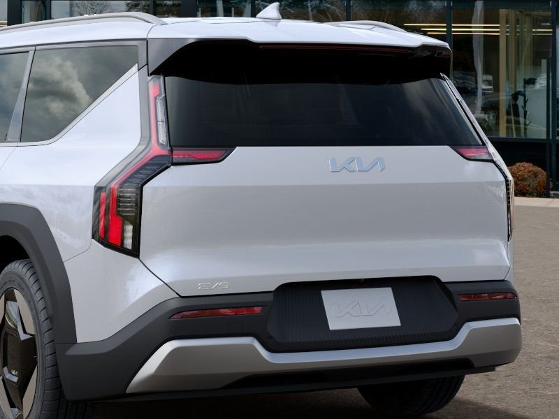 New 2026 White Kia Wind image 13
