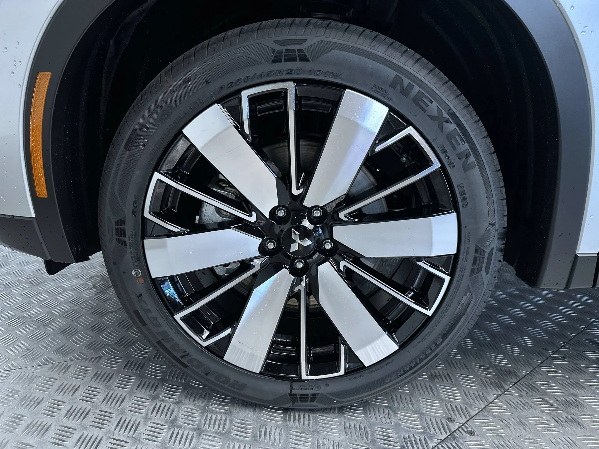 New 2026 Alloy Silver Metallic Mitsubishi SE image 27