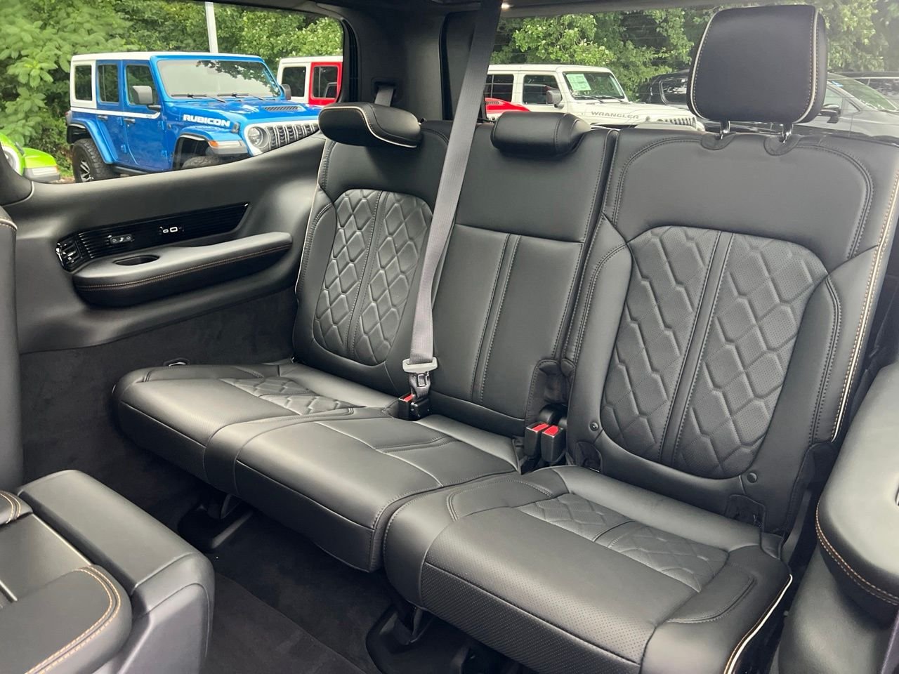 New 2026 High Gloss Black Exterior Paint Jeep Summit Reserve image 21