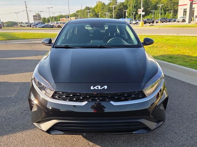Used 2023 Black Kia LXS image 2