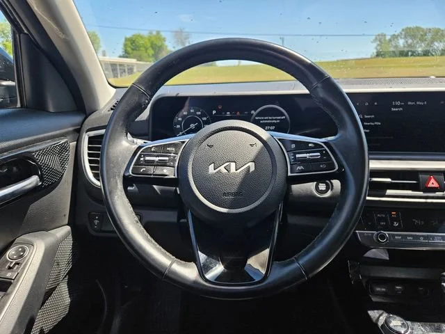 Used 2025 Black Kia EX image 14