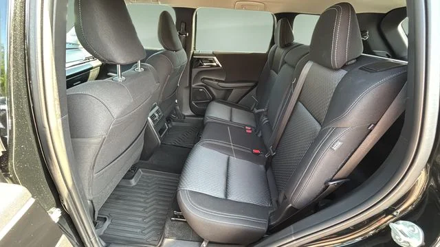 Used 2025  Mitsubishi ES image 19