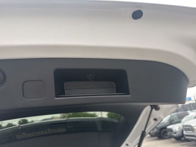 Used 2025 White Chevrolet LT image 34