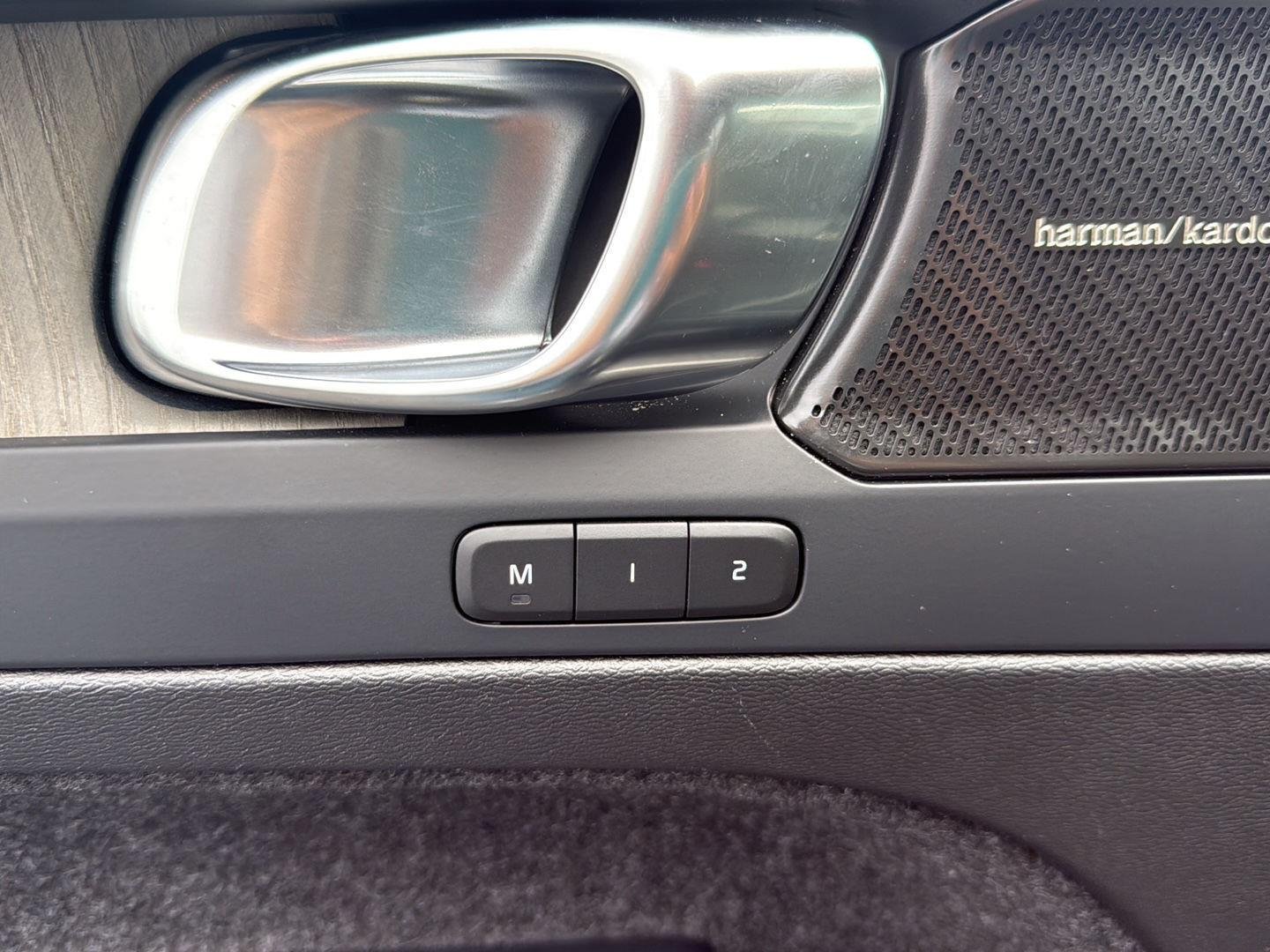 Used 2024 Onyx Black Metallic Volvo Plus Dark Theme image 9