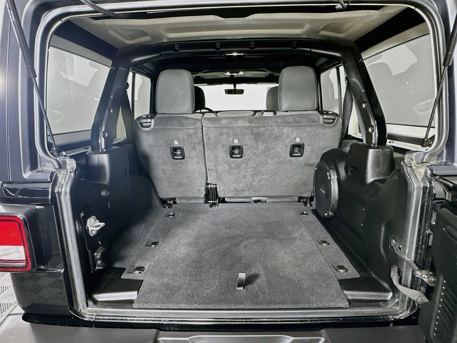 Used 2022 Black Clearcoat Jeep Unlimited Sahara image 27