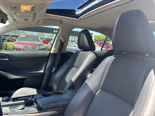 Used 2017 White Lexus 200t image 9
