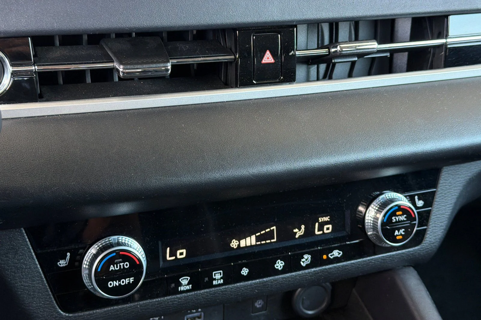 Used 2024  Mitsubishi SE image 24