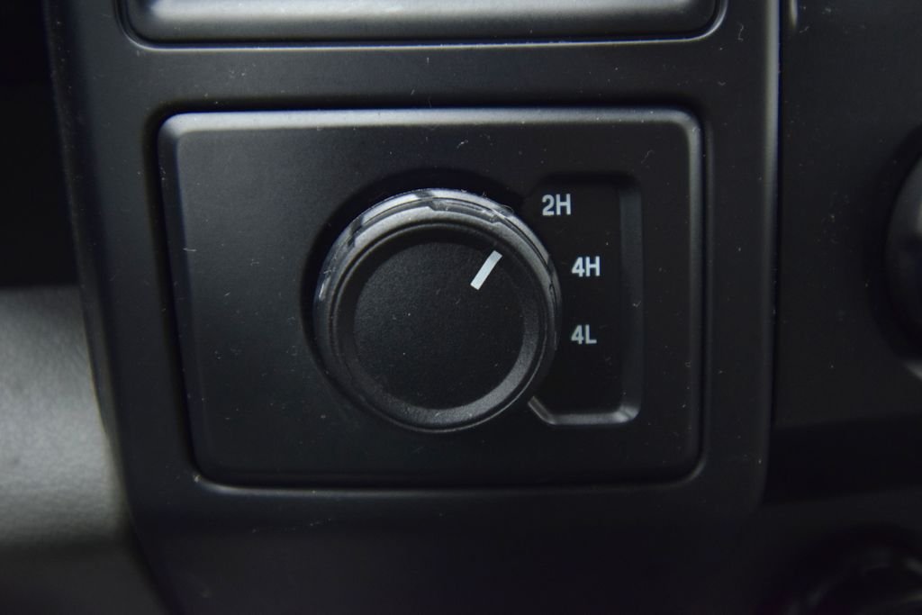 Used 2020 Black Metallic Ford XL image 33