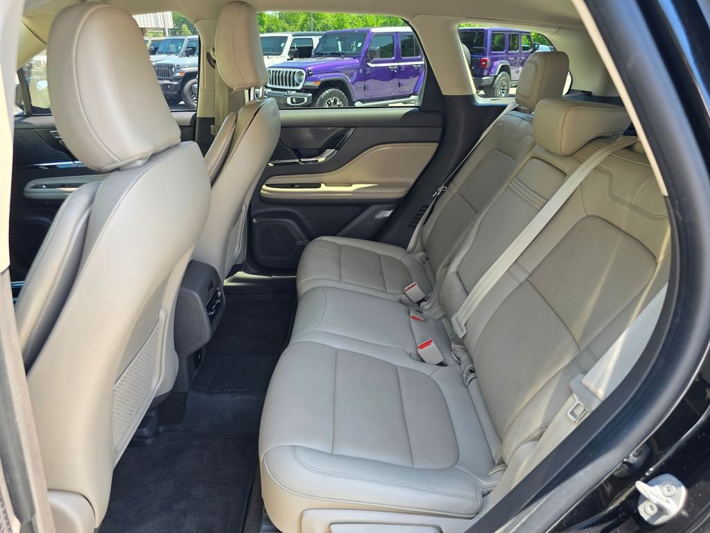 Used 2022 Black Metallic Lincoln Standard image 8