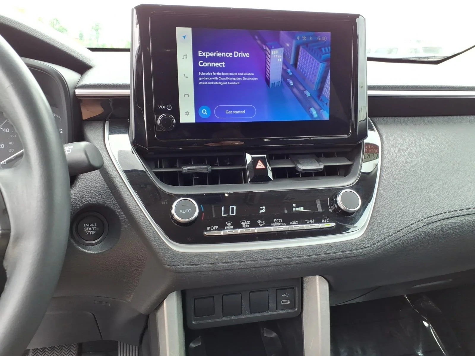 2024 Toyota Corolla Cross LE - Photo 14