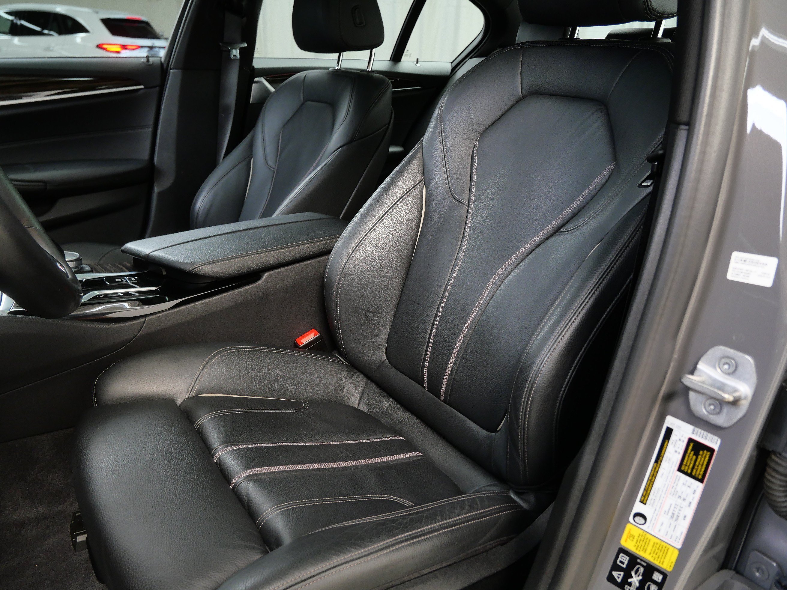 Used 2021 Bernina Grey Amber Effect Metallic BMW 530i xDrive image 3